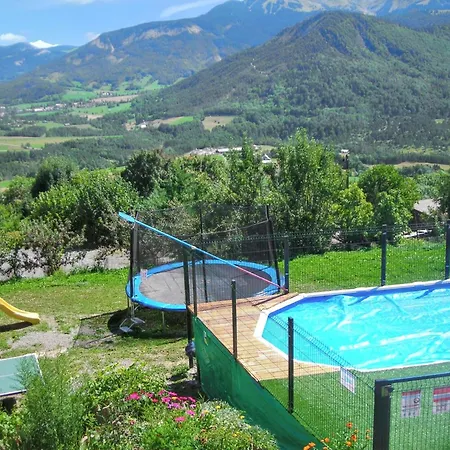 A Avec Piscine Partagee Et Vue *